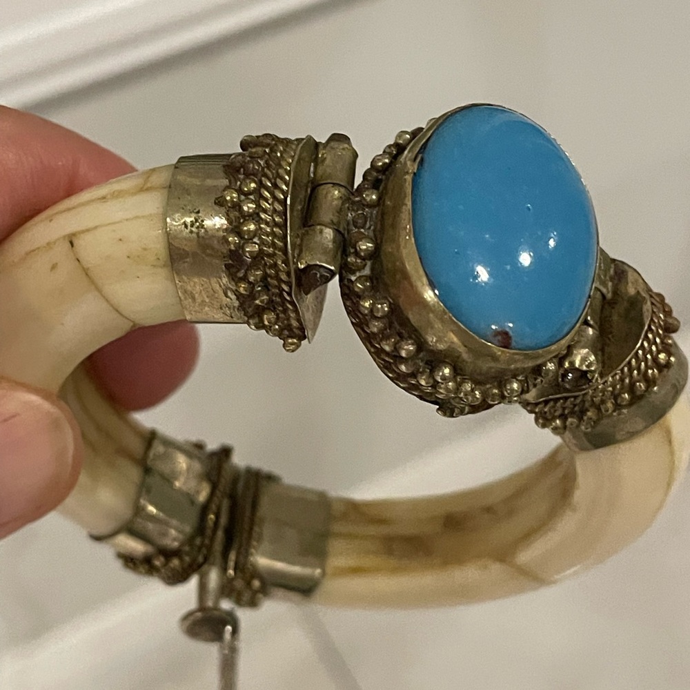 COPY - Vintage Bone Hinged Bracelet - Picture 1 of 7